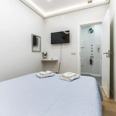 Portucale ! Moscavide Casa Branca W/ Terrace Apartament