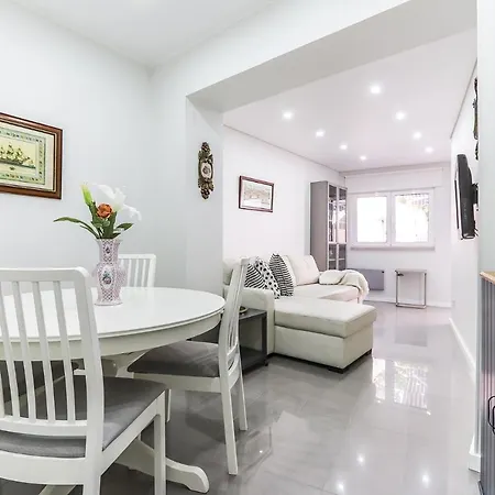 Apartment Portucale ! Moscavide Casa Branca W/ Terrace *