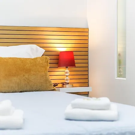 Portucale ! Moscavide Casa Branca W/ Terrace Apartamento *