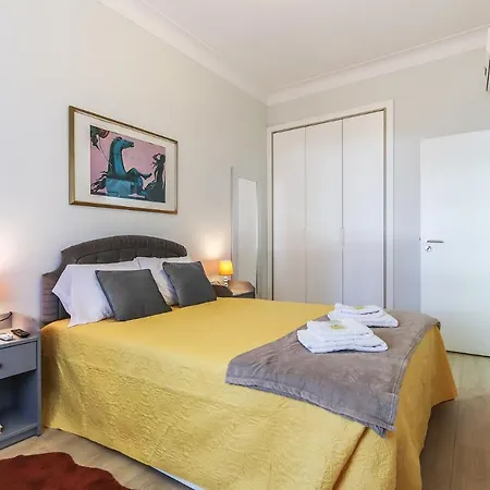 Apartamento Portucale ! Moscavide Casa Branca W/ Terrace