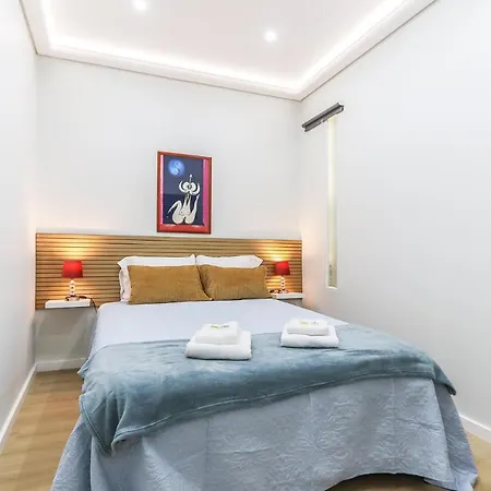 Portucale ! Moscavide Casa Branca W/ Terrace Apartamento